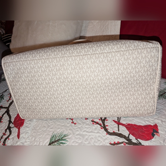 Michael Kors Jet Set Travel Large Duffle PVC Signature Light Cream Multi NWOT - Picture 10 of 13